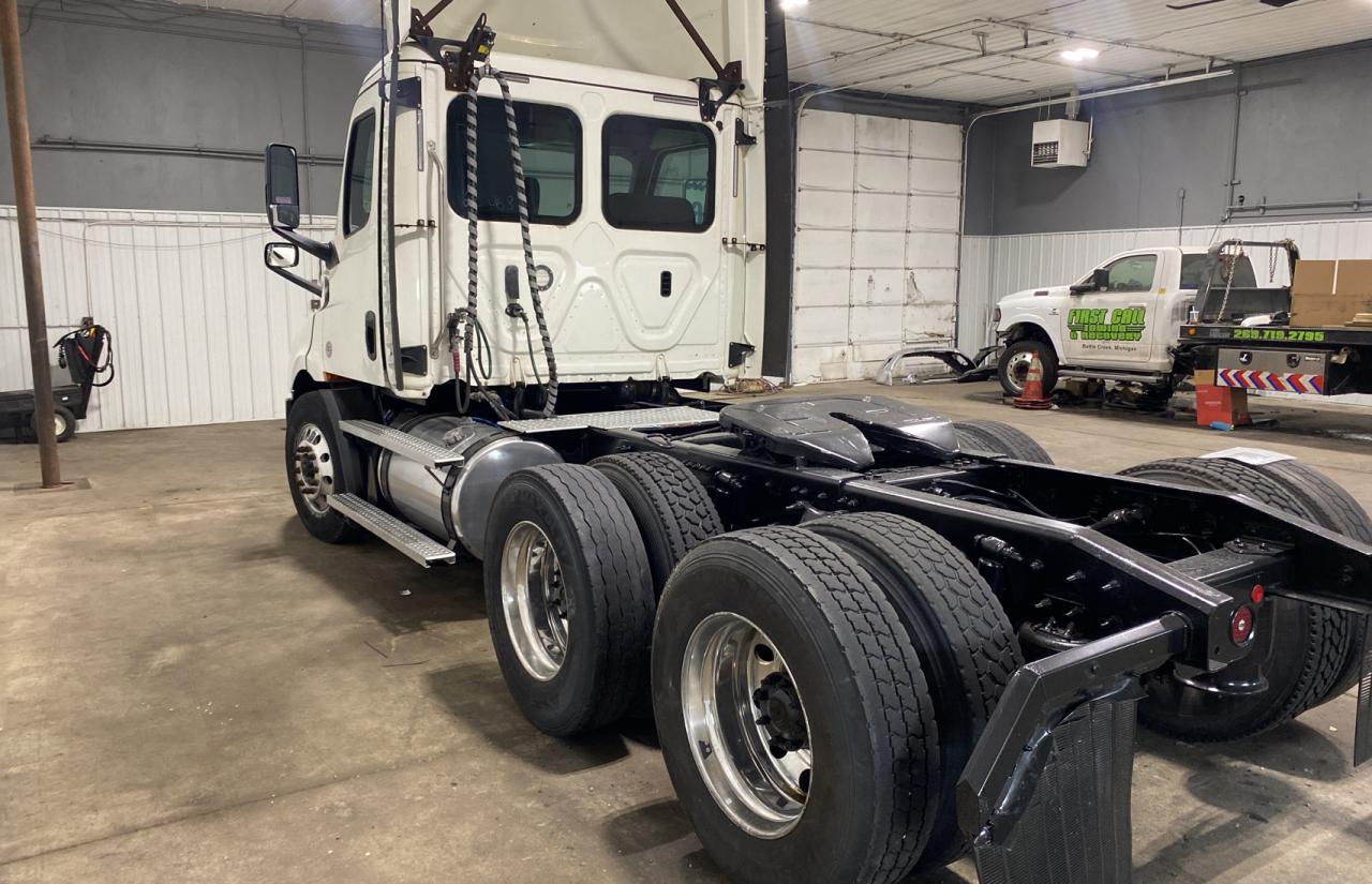 FREIGHTLINER ALL OTHER 2020 VIN 1FUJHTDV2LLKZ2363 фото 3