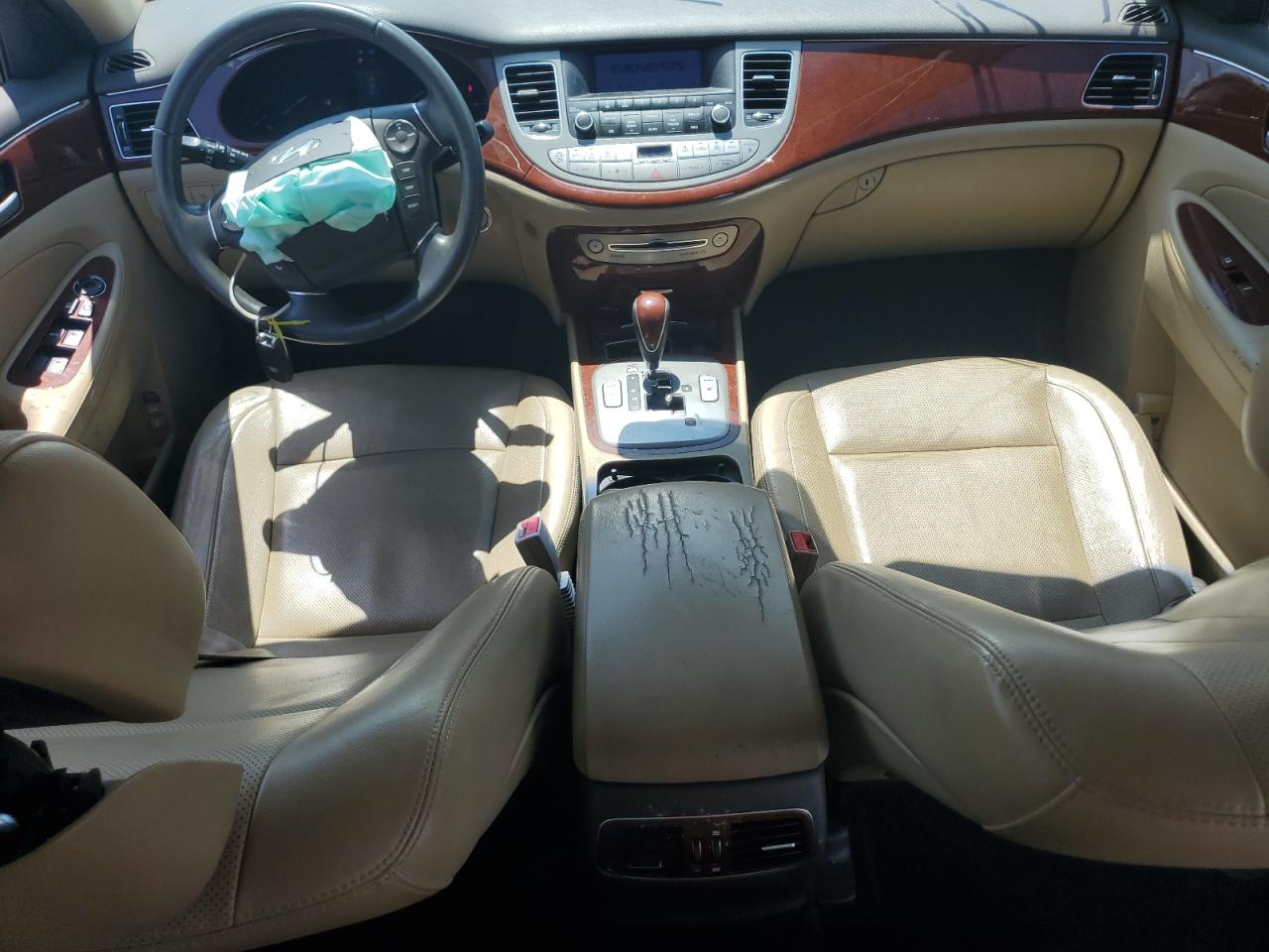 2014 Hyundai Genesis 3.8L VIN: KMHGC4DD5EU261775 Lot: 61387075