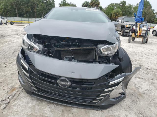  NISSAN VERSA 2024 Серый