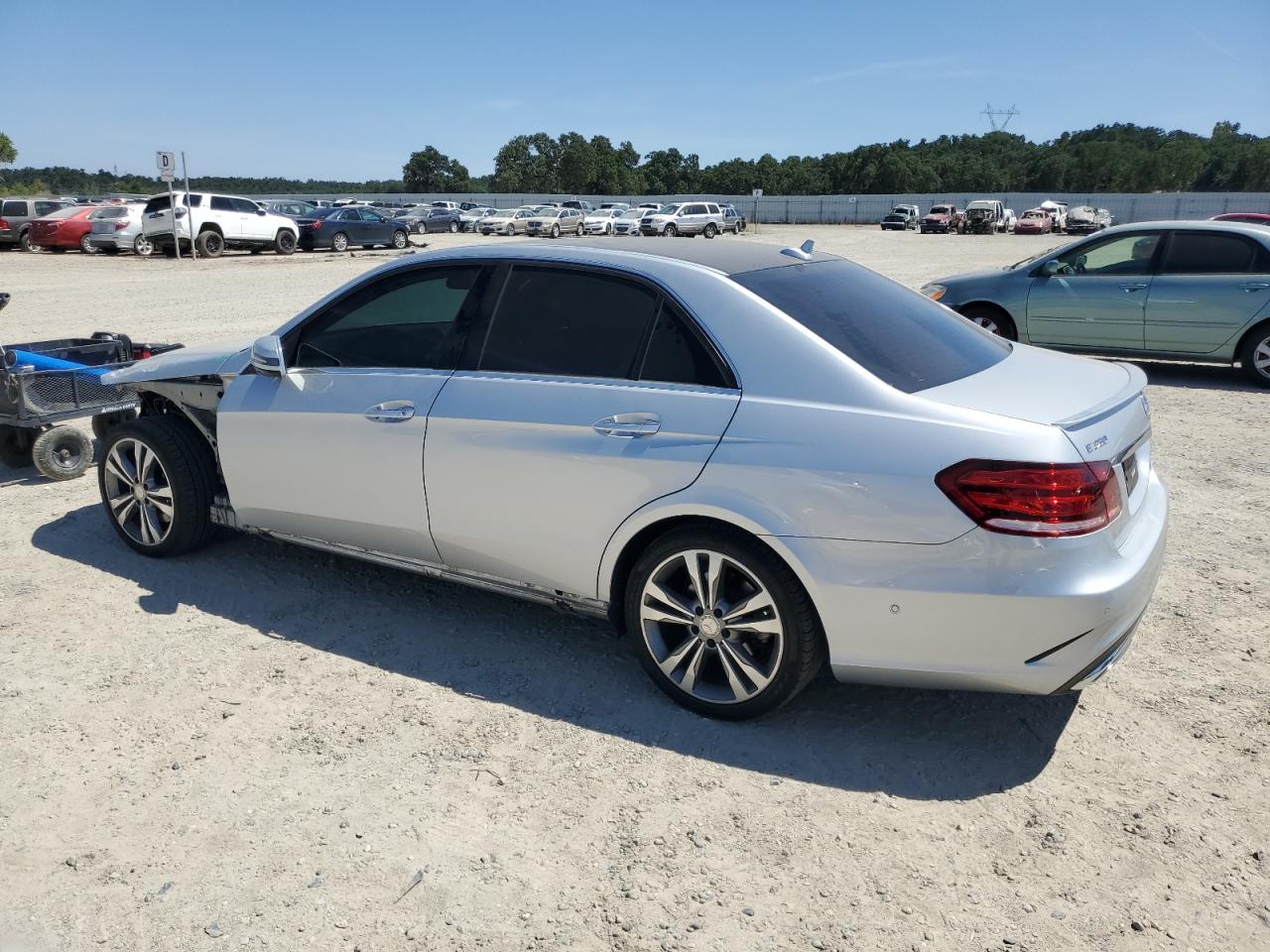 MERCEDES-BENZ E-CLASS 2016 VIN WDDHF5KB9GB226894 zdjęcie 2