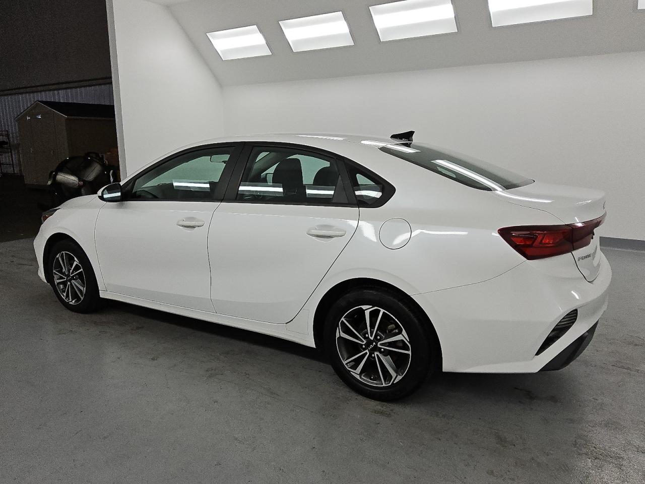 KIA FORTE 2023 VIN 3KPF24AD1PE540892 photo 2