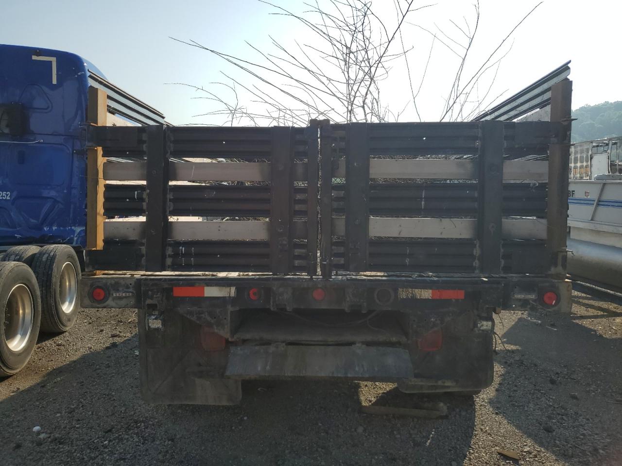 2005 Ford F550 Super Duty VIN: 1FDAF57P55E895572 Lot: 59592335