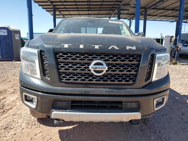  NISSAN TITAN 2018 Czarny