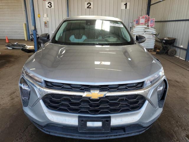  CHEVROLET TRAX 2024 Srebrny