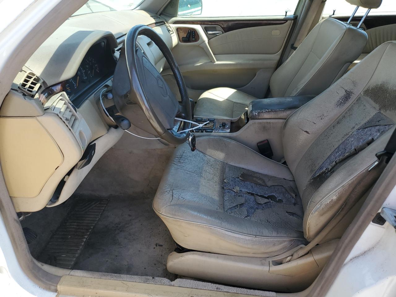 1999 Mercedes-Benz E 320 4Matic VIN: WDBJH82F0XX022271 Lot: 62675895