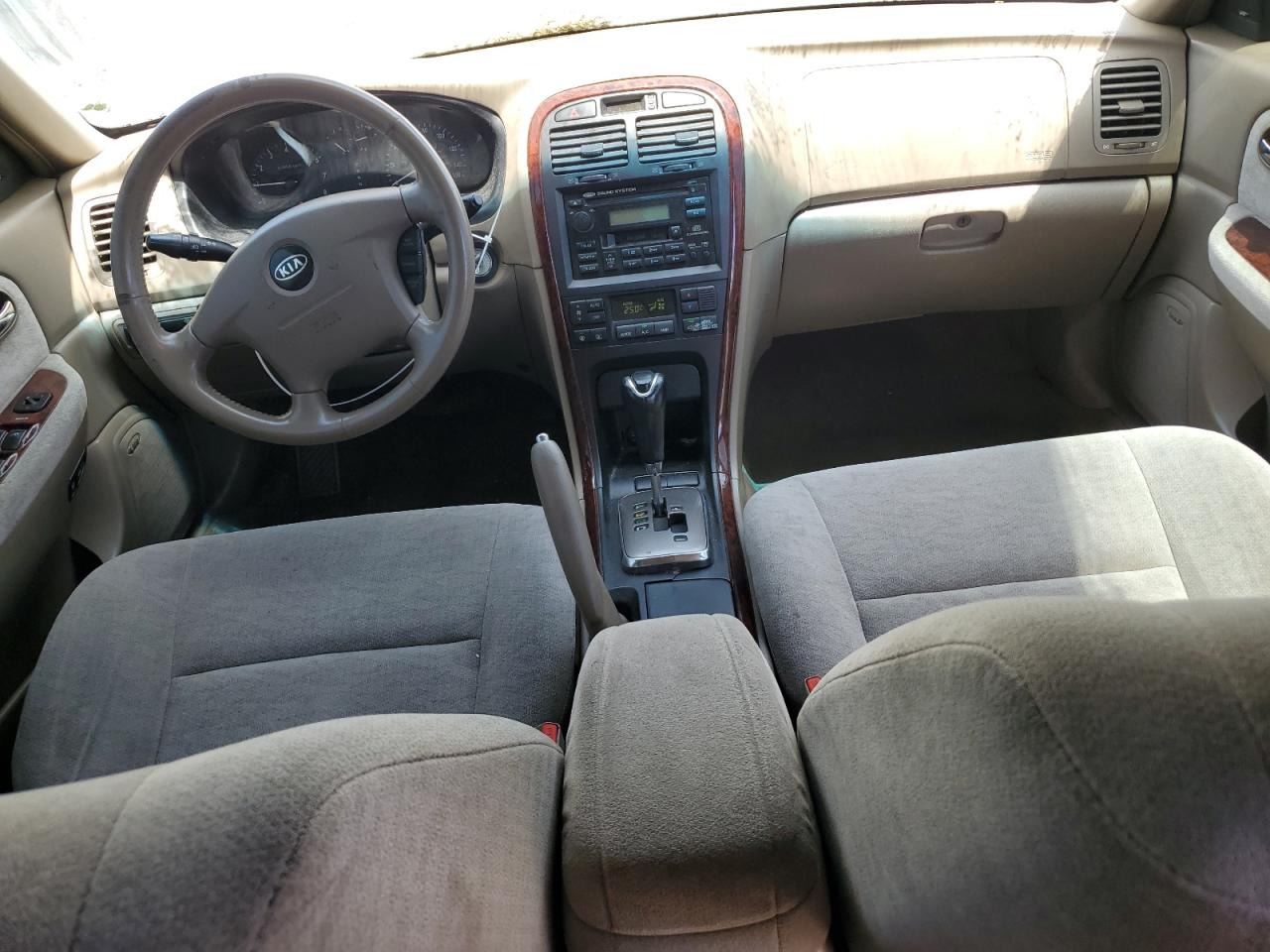 2004 Kia Optima Lx VIN: KNAGD128445308824 Lot: 62962595