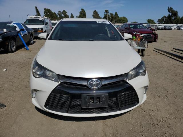  TOYOTA CAMRY 2017 Biały