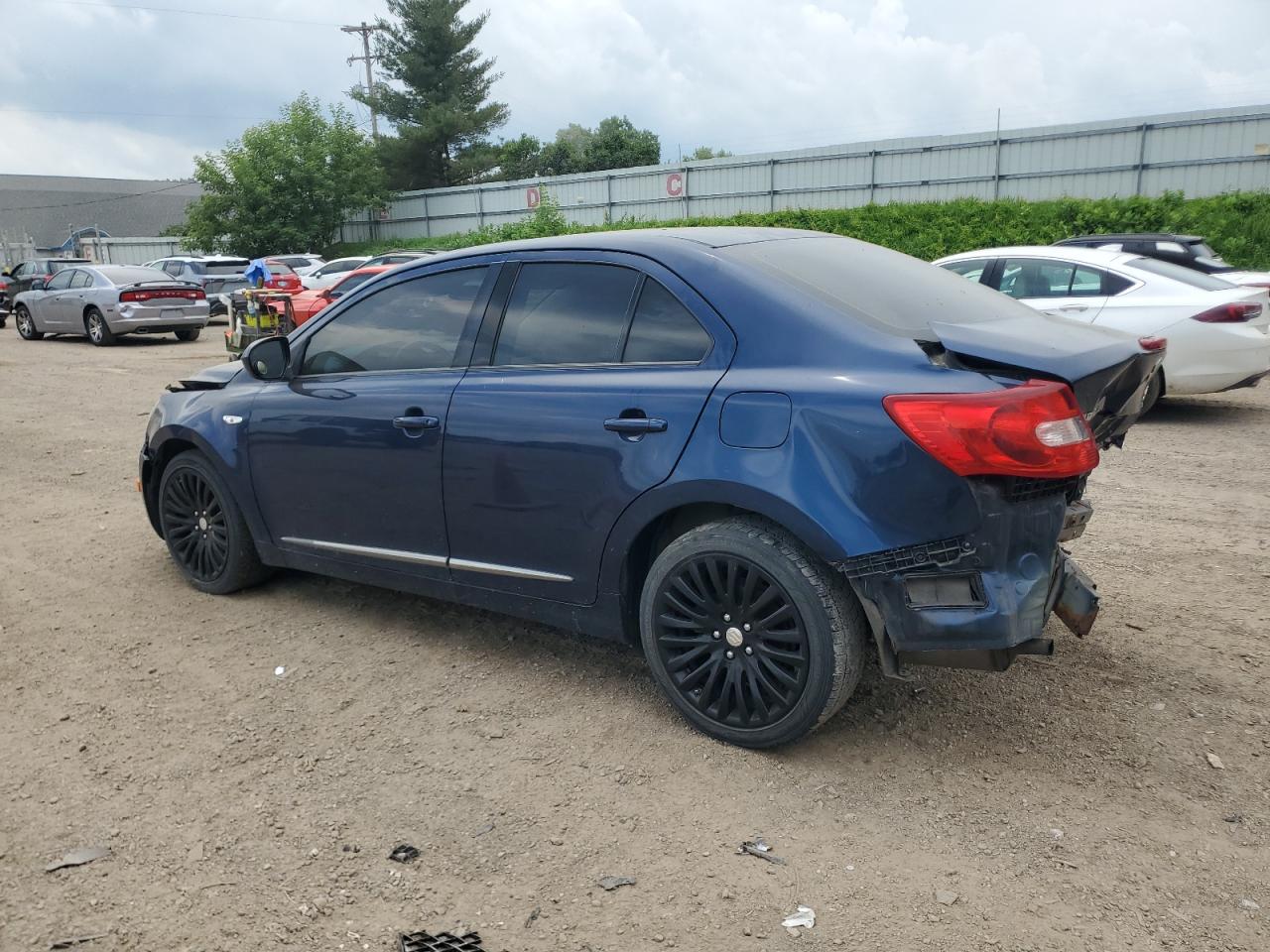 SUZUKI KIZASHI 2011 VIN JS2RF9A37B6110827 photo 2