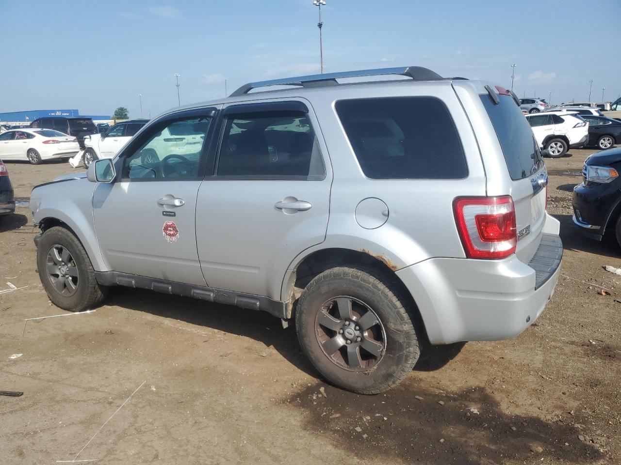 FORD ESCAPE 2009 VIN 1FMCU047X9KA02585 photo 2