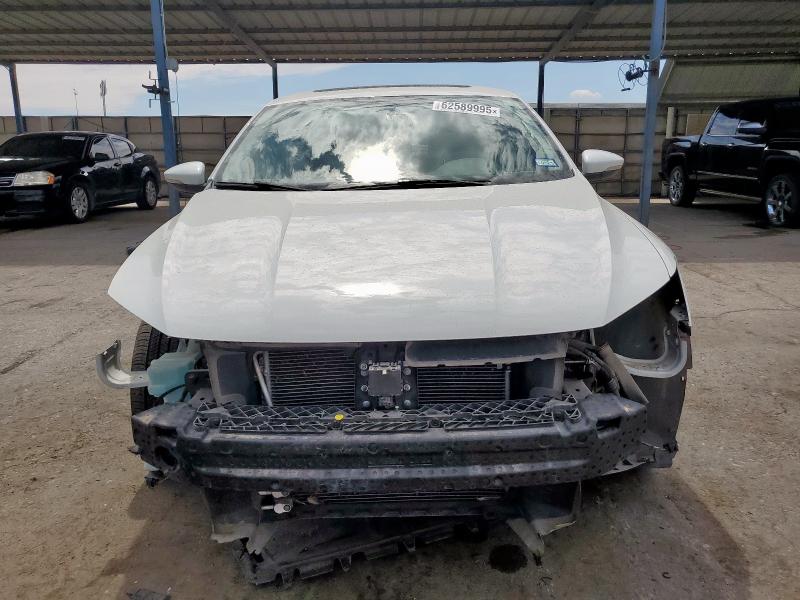  VOLKSWAGEN PASSAT 2017 Белы