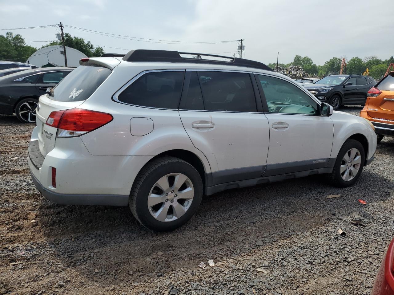 SUBARU OUTBACK 2011 VIN 4S4BRBCC4B3320578 photo 3