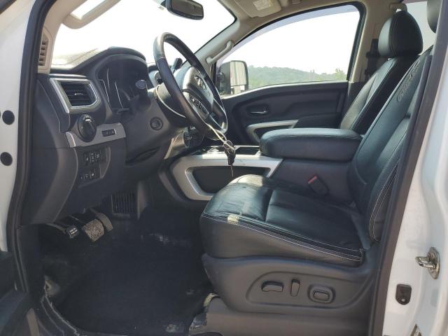  NISSAN TITAN 2019 Biały