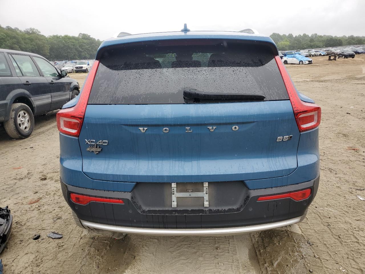 2023 Volvo Xc40 Core VIN: YV4L12UK7P2053842 Lot: 59940225