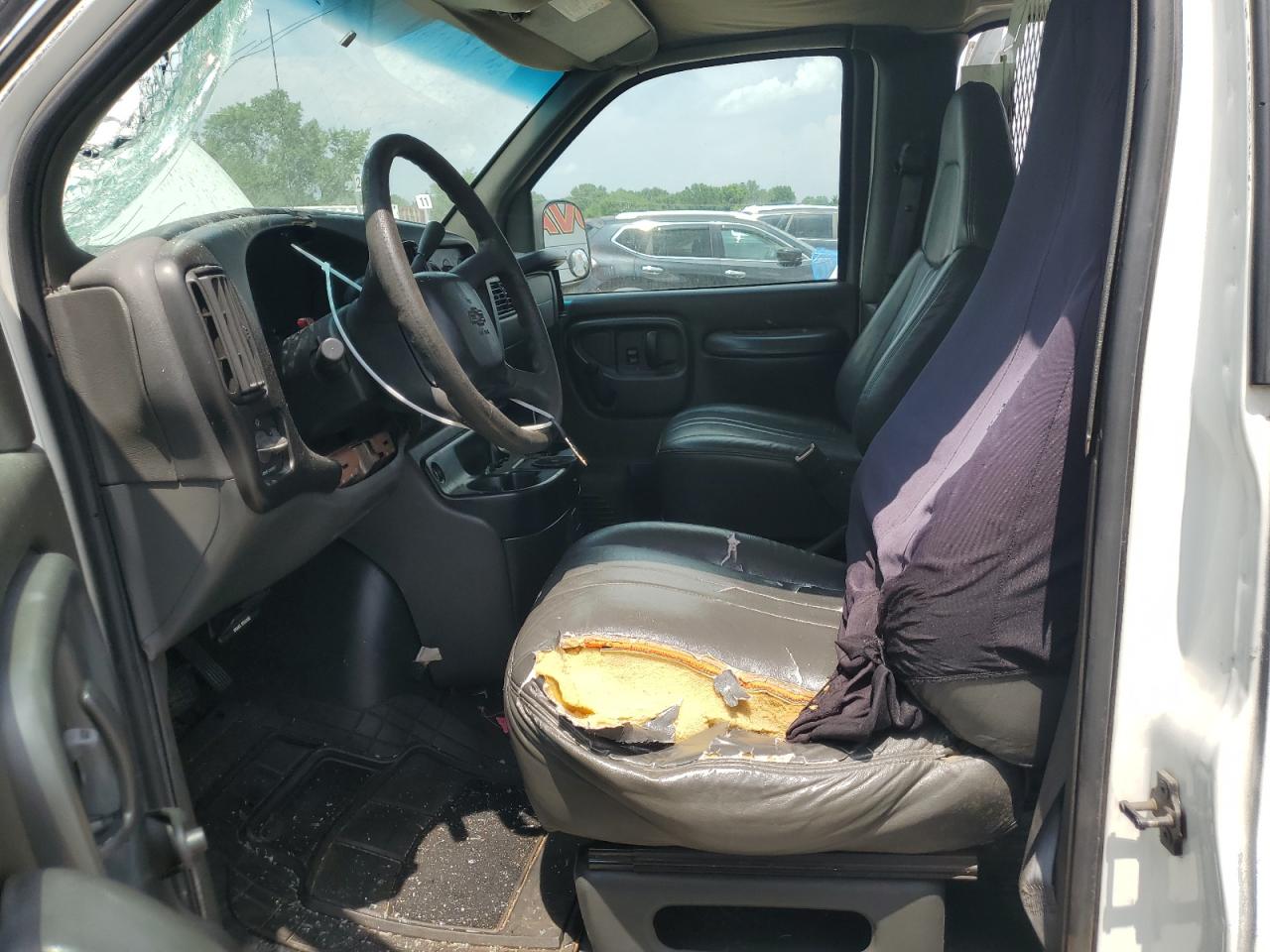 2002 Chevrolet Express G3500 VIN: 1GCHG35R221182417 Lot: 62986215