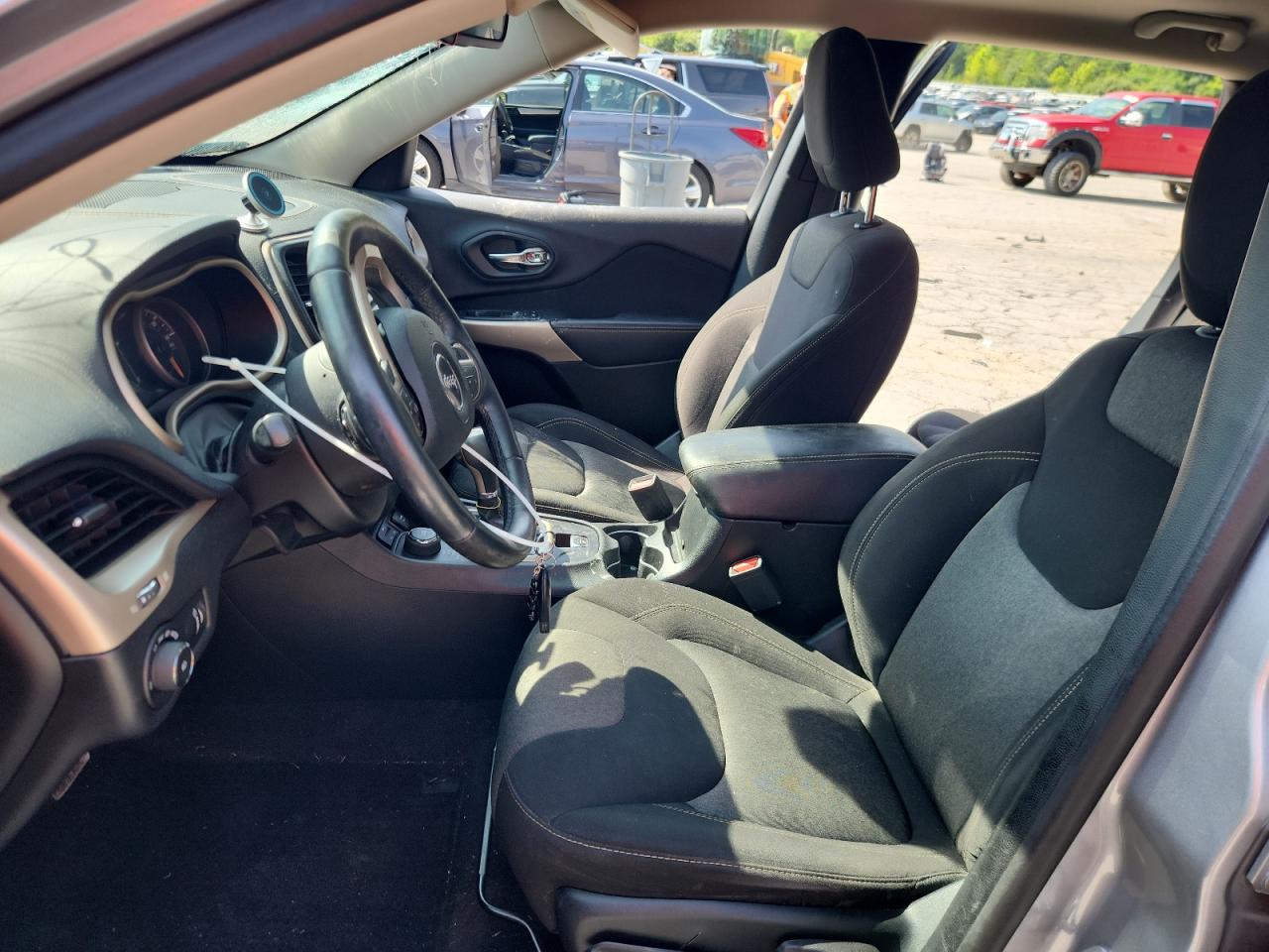 2019 Jeep Cherokee Latitude VIN: 1C4PJMCX0JD550546 Lot: 62372545