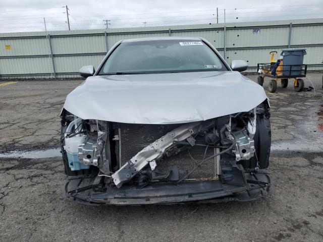  TOYOTA CAMRY 2018 Srebrny