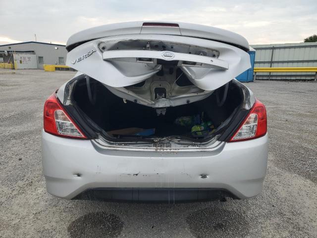  NISSAN VERSA 2017 Silver