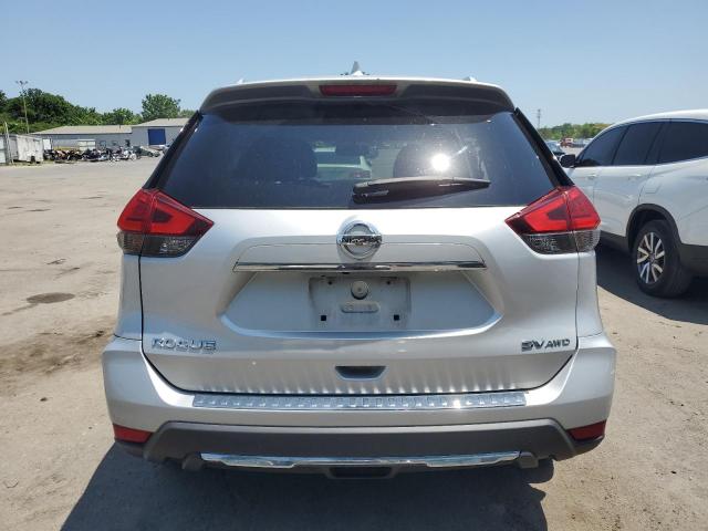  NISSAN ROGUE 2017 Srebrny