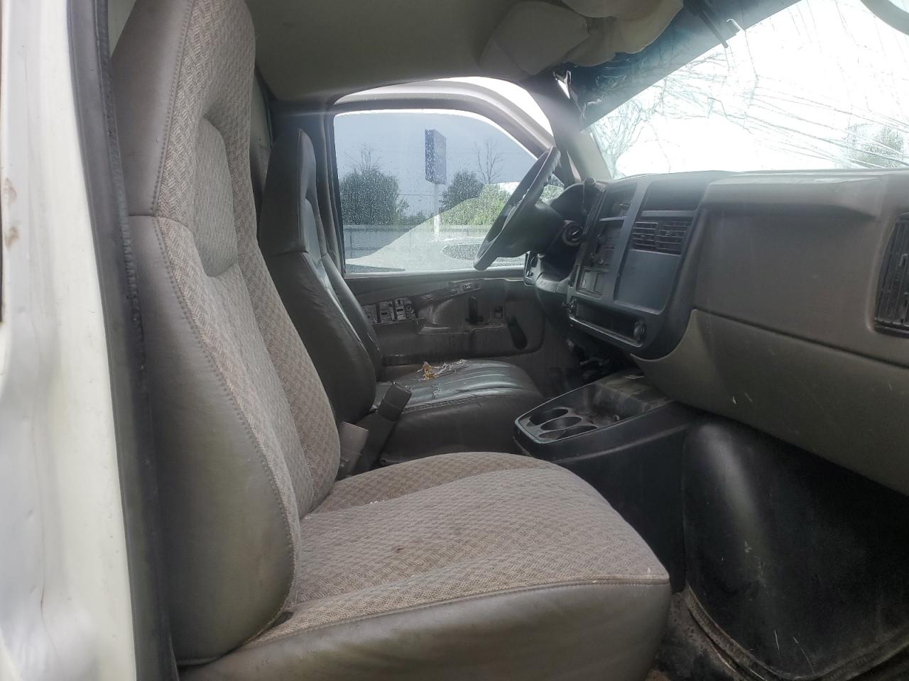 2005 GMC Savana Cutaway G3500 VIN: 1GDJG31V151905856 Lot: 62570065