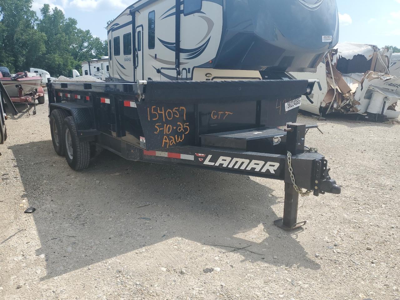 2018 Lamar Dl831427 Dump Trailer de vânzare în Kansas City, KS - Vandalism