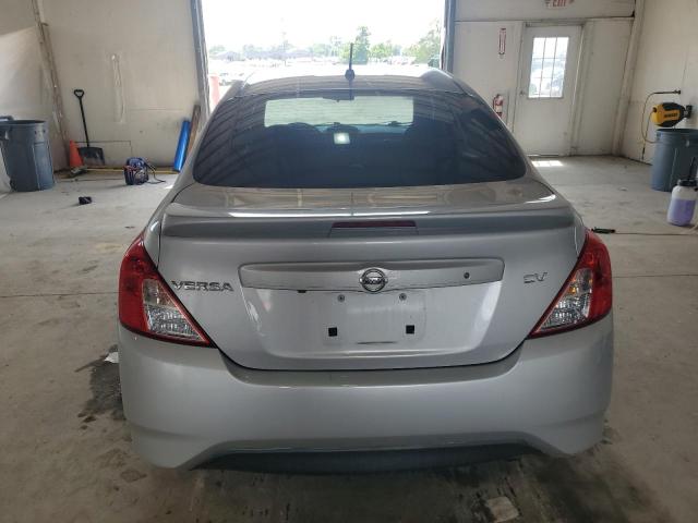 NISSAN VERSA 2019 Серебристый
