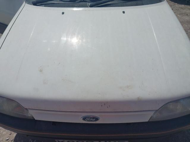 1992 FORD ESCORT LX