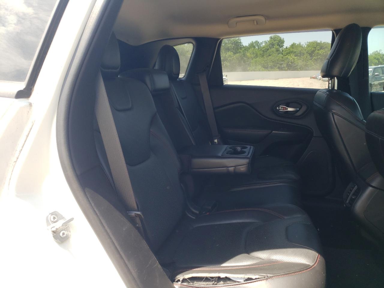 2016 Jeep Cherokee - Image 11