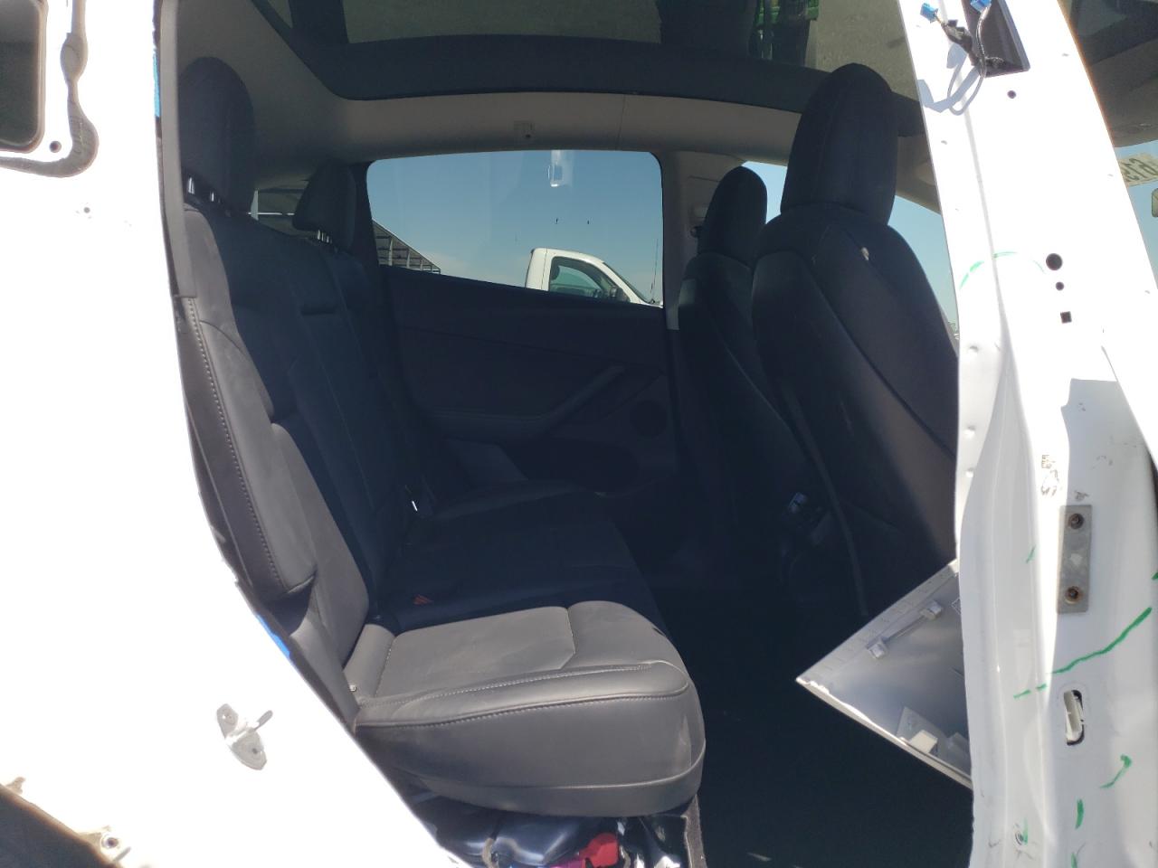 2023 Tesla Model Y VIN: 7SAYGDEE0PF637947 Lot: 61927575