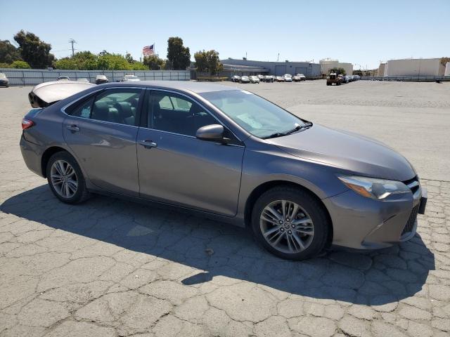 Sedans TOYOTA CAMRY 2016 Szary
