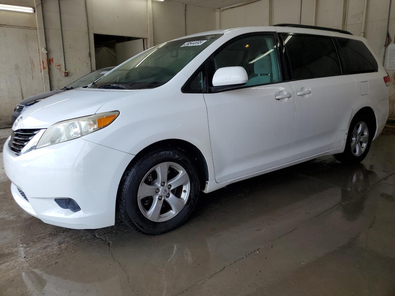 2011 Toyota Sienna Le იყიდება Madisonville-ში, TN - Side