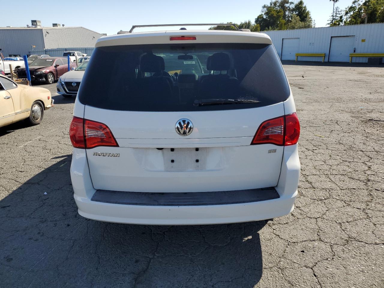 2012 Volkswagen Routan Se VIN: 2C4RVABG2CR353990 Lot: 63118645