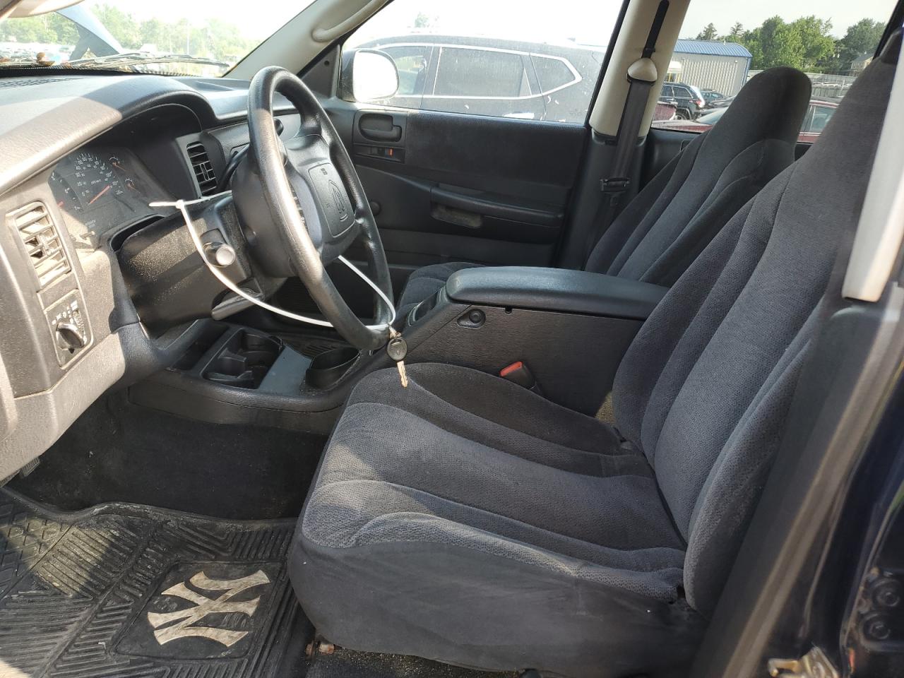2004 Dodge Dakota Quad Sport VIN: 1D7HG38KX4S782510 Lot: 61768185