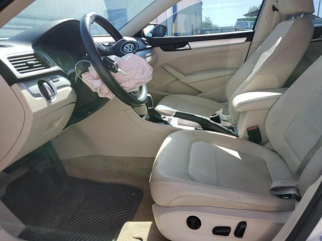  VOLKSWAGEN PASSAT 2012 White