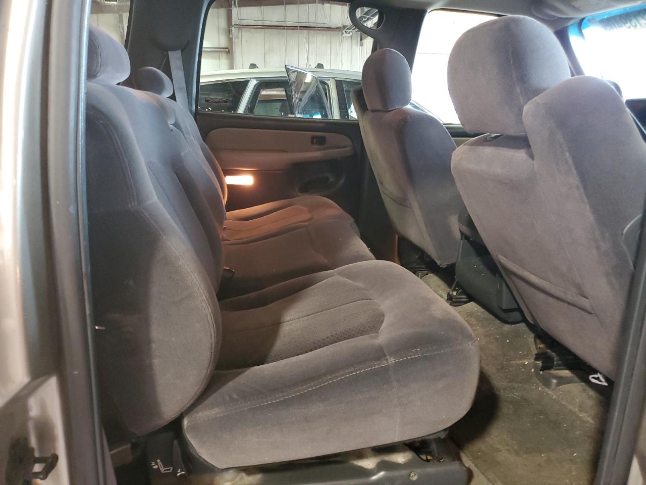 2002 Chevrolet Suburban K1500 VIN: 1GNFK16ZX2J208133 Lot: 62139405
