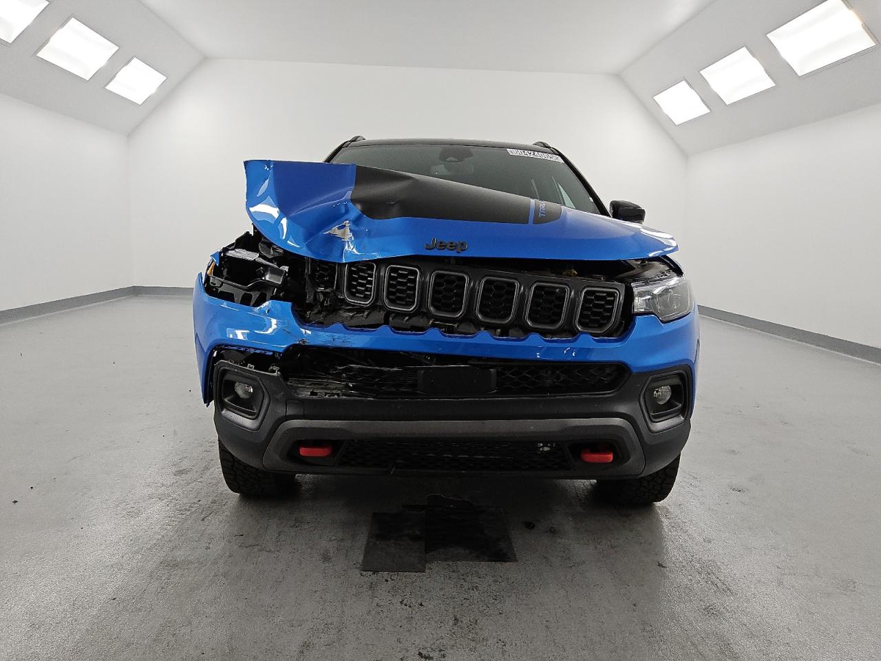 2025 Jeep Compass Trailhawk for Sale in Van Nuys, CA - Front End