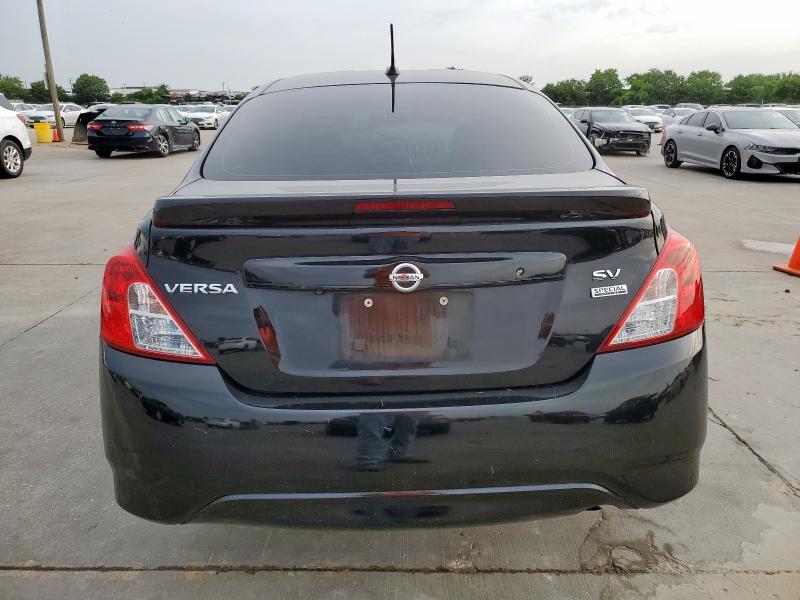  NISSAN VERSA 2017 Czarny