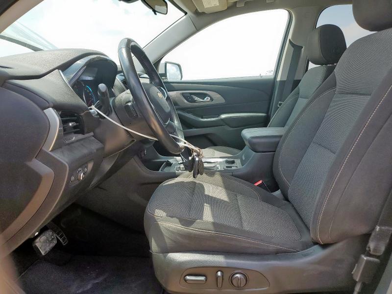  CHEVROLET TRAVERSE 2018 Серебристый