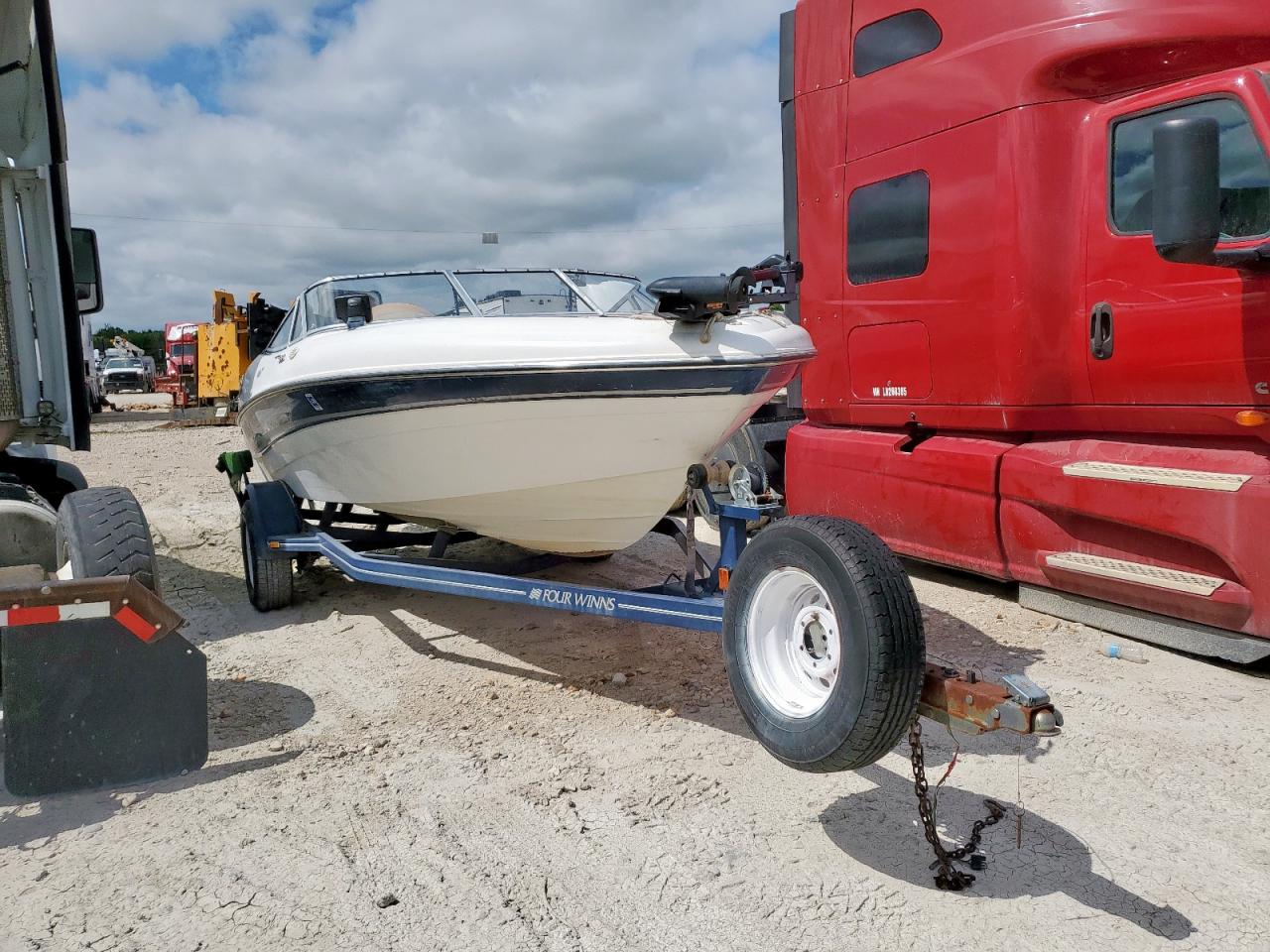 FOUR WINNS FISH AND S 2002 GFNML108B202