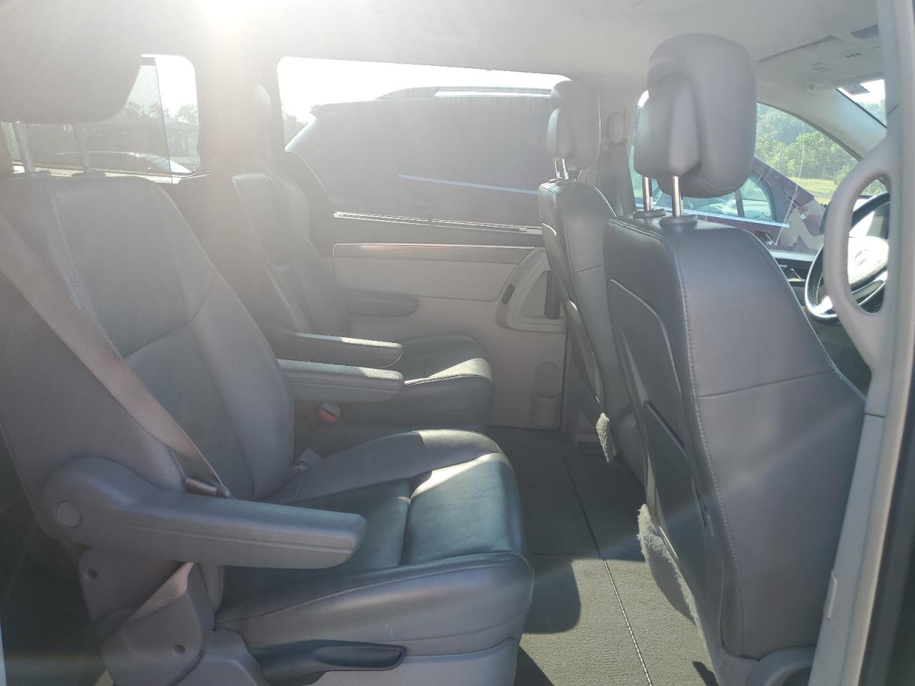 2010 Volkswagen Routan Se VIN: 2V4RW3D16AR424399 Lot: 62552585
