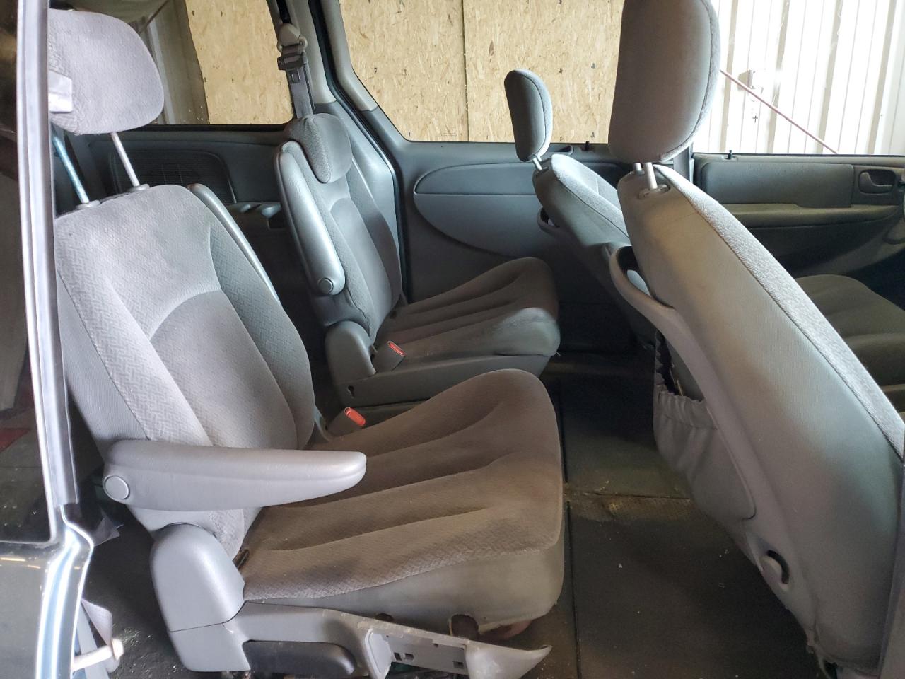 2005 Chrysler Town & Country Lx VIN: 2C4GP44R95R592716 Lot: 60029815