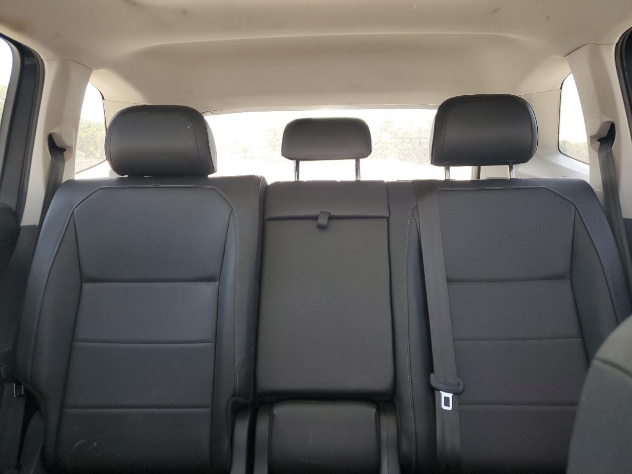 VOLKSWAGEN TIGUAN 2018 VIN 3VV2B7AX9JM095648 photo 10