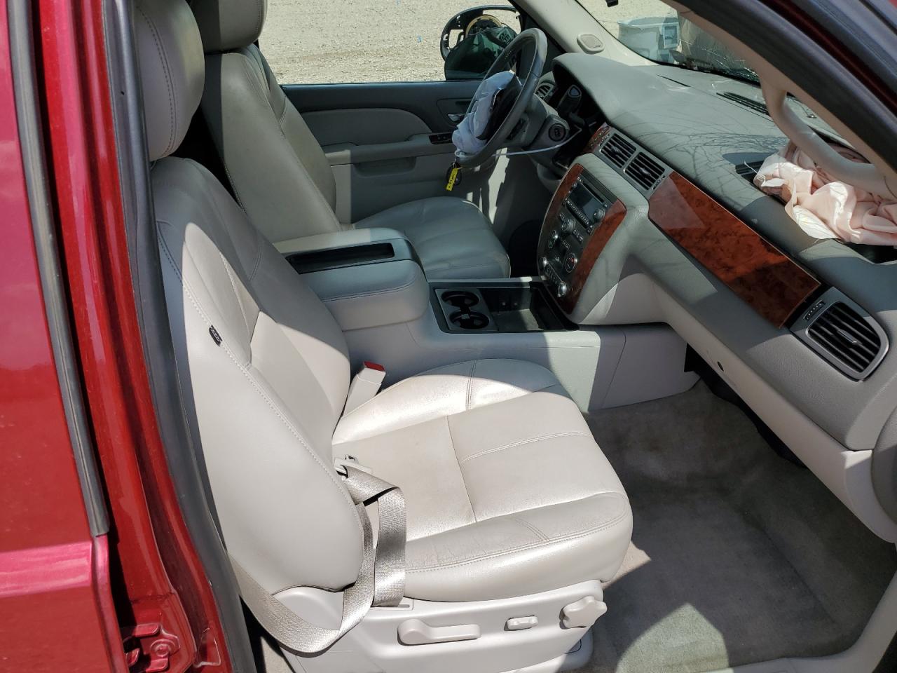 2010 Chevrolet Suburban K1500 Lt VIN: 1GNUKJE30AR244983 Lot: 61648495