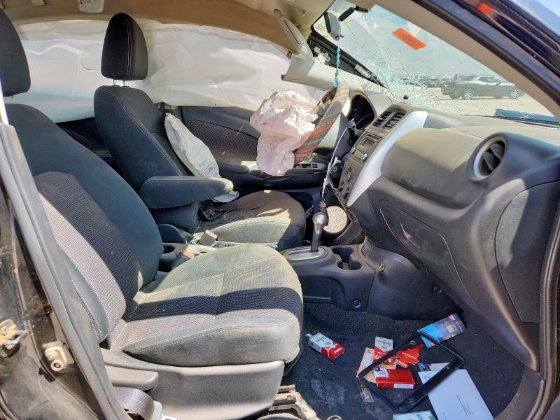  NISSAN VERSA 2017 Czarny