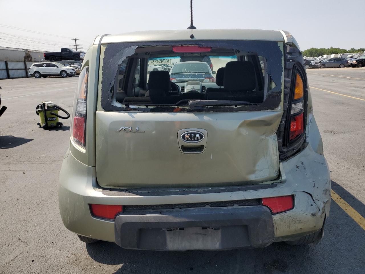 2011 Kia Soul + VIN: KNDJT2A23B7309205 Lot: 61745425