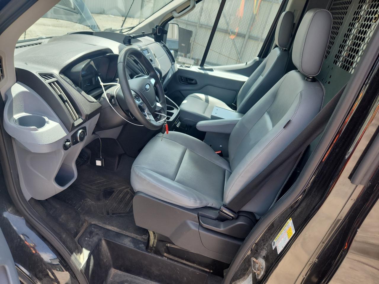 2017 Ford Transit T-250 VIN: 1FTYR2CM2HKB51263 Lot: 61984325