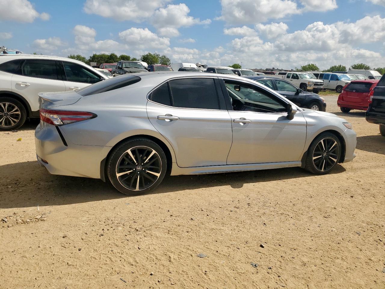 TOYOTA CAMRY 2018 VIN 4T1B61HK8JU065994 photo 3