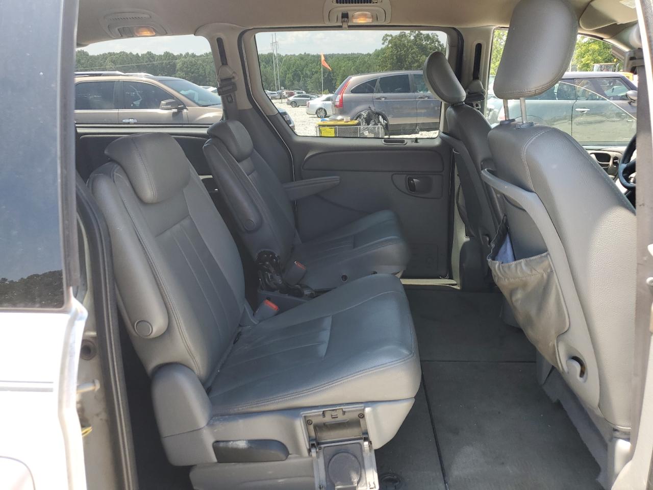 2005 Chrysler Town & Country Touring VIN: 2C4GP54L15R399381 Lot: 62511455
