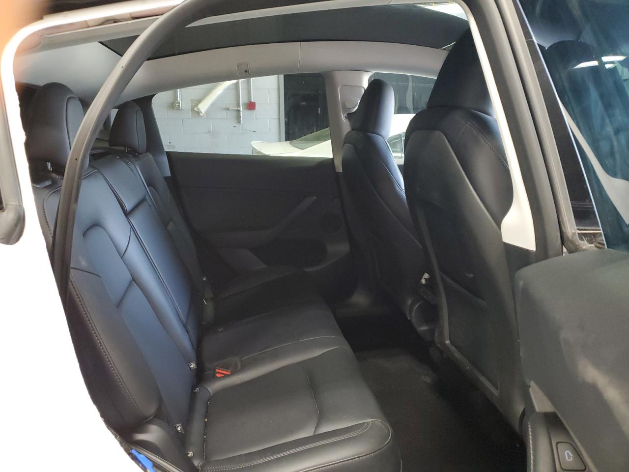 TESLA MODEL Y 2024 VIN 7SAYGDEDXRF210303 фото 11