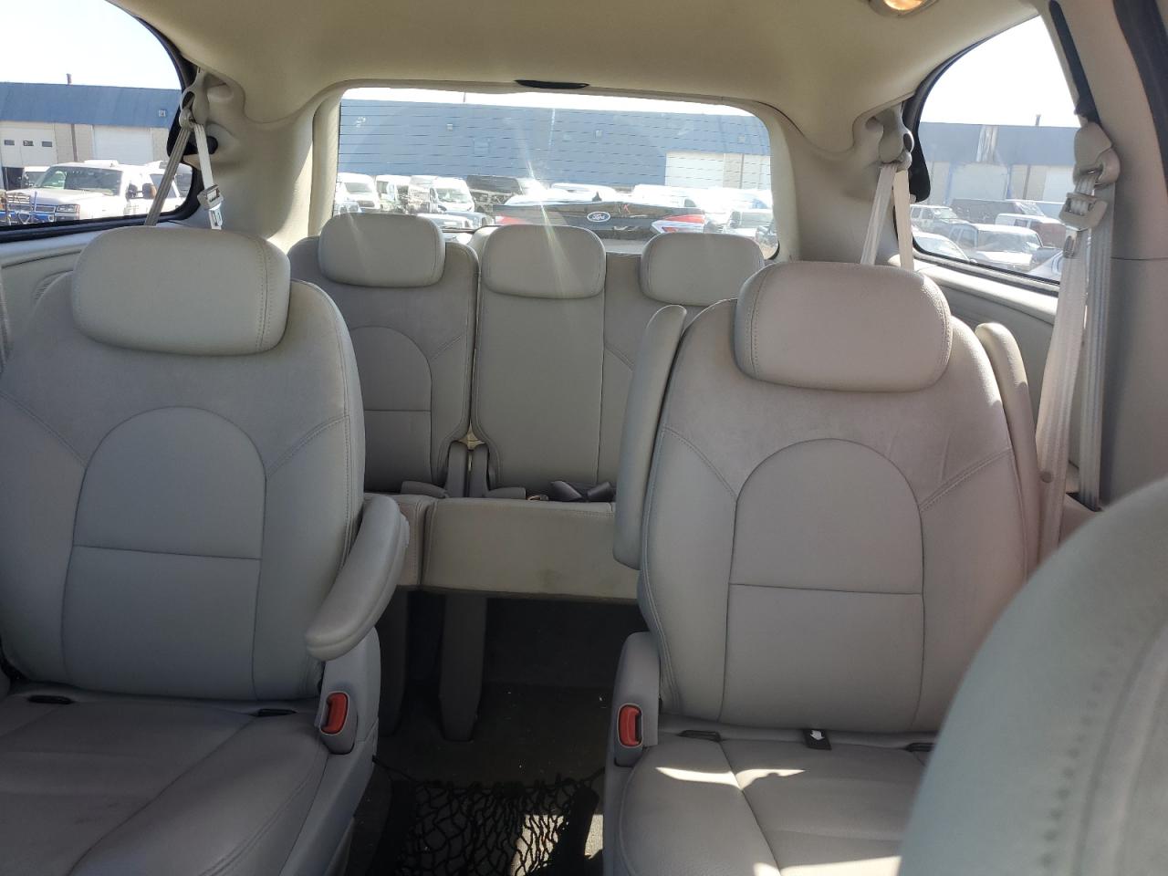 2005 Chrysler Town & Country Limited VIN: 2C8GP64L25R181275 Lot: 62170025