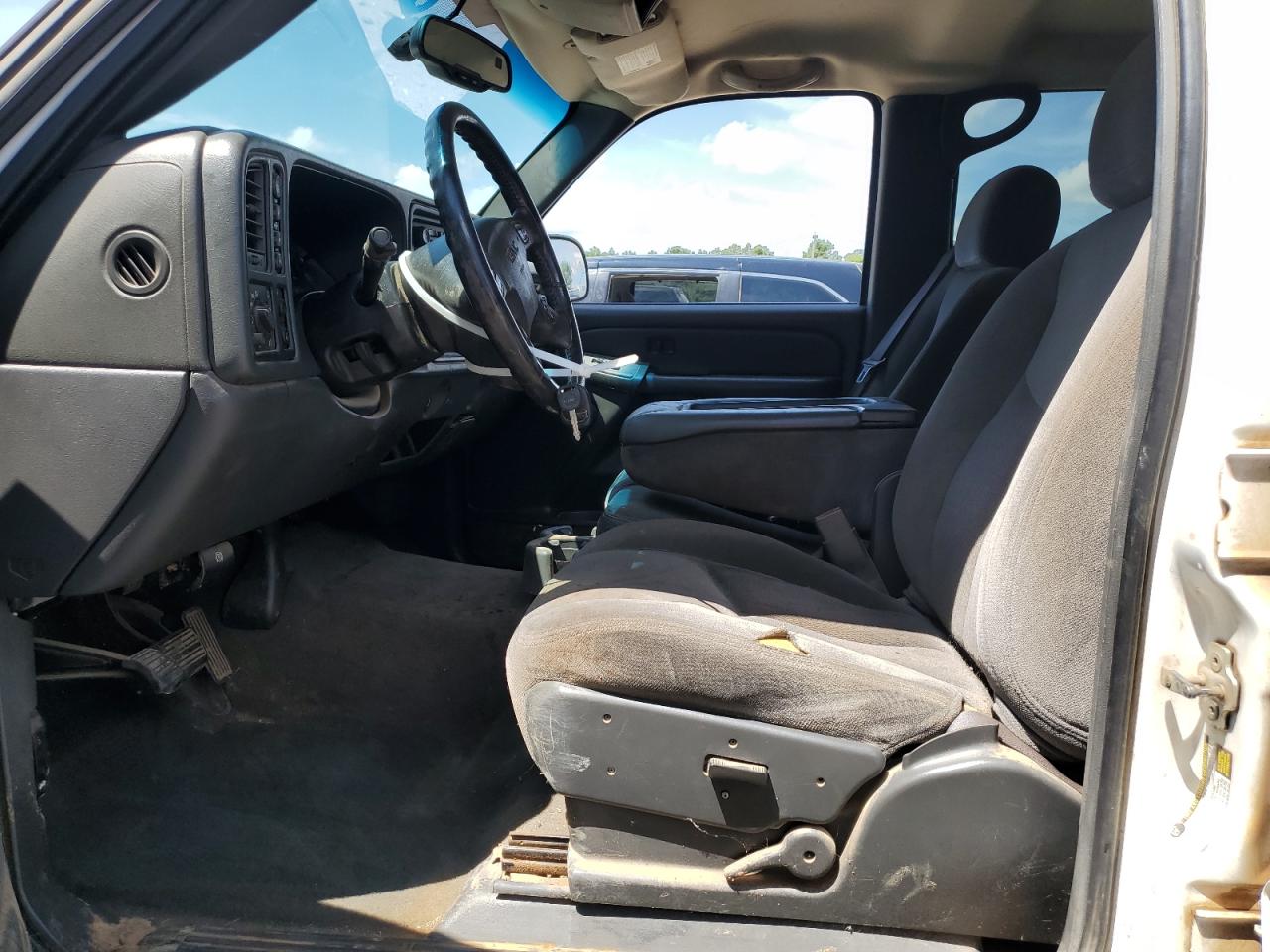 2005 GMC New Sierra K1500 VIN: 2GTEK13TX51357273 Lot: 62657065